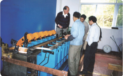 ZCN070S-（2000，9頭/3000，14頭）水發(fā)線(xiàn)棒多頭液壓成型熱壓機(jī)